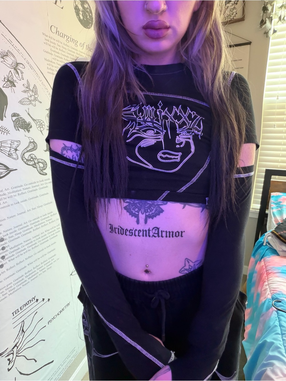 ZUMIEZ SWIXXZ Graphic Cut-Out Crop Top with Arm Sleeves